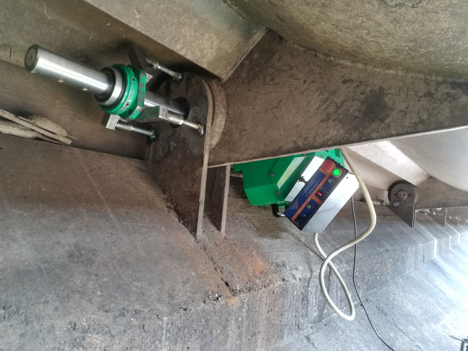 Mobiles Bohrwerk - Anbringung Wehrklappe