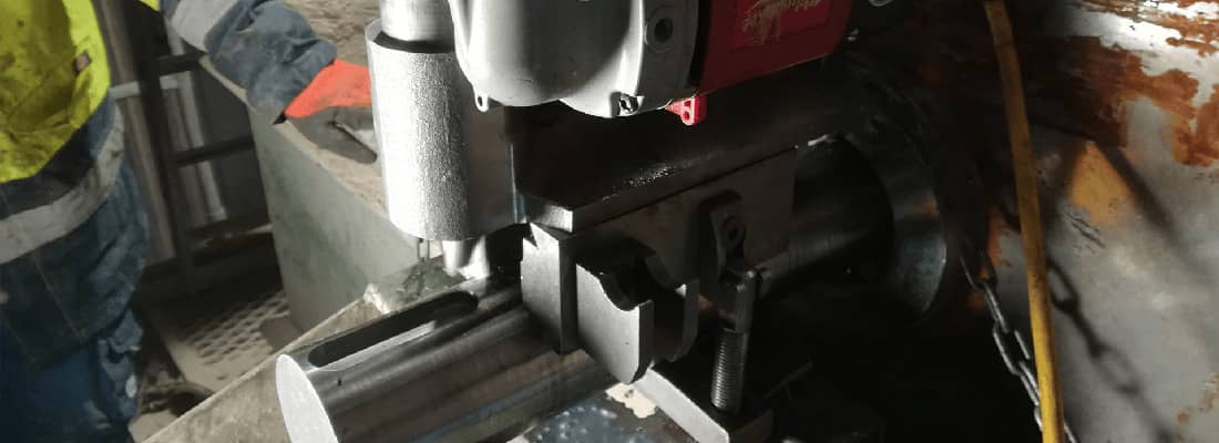Mobile Fräse im Einsatz am Werkstück
